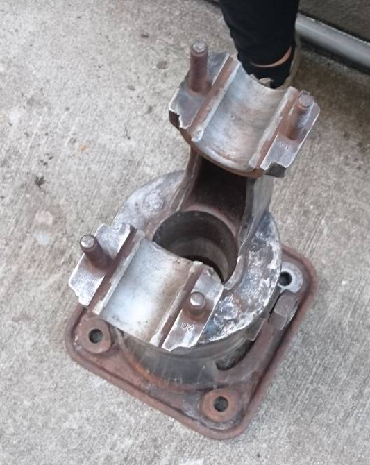 空壓機軸承座整理前